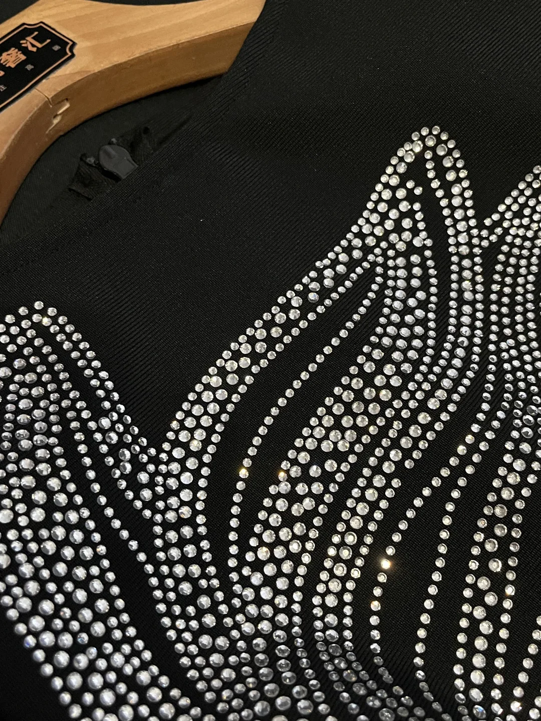 กระโปรงทรงตรงยาวแบบใหม่สำหรับงานแต่งงาน ฤดูหนาว 2025 ผ้าโพลีเอสเตอร์วิบวับ สไตล์ลำลองและเป็นทางการ