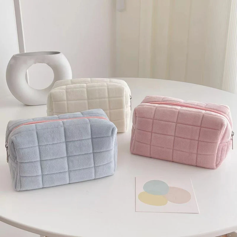 Bolsa de maquillaje de felpa para mujer, bolsas de cosméticos pequeñas portátiles de viaje, bolsa de aseo con cremallera de Color sólido, bolsa de almacenamiento