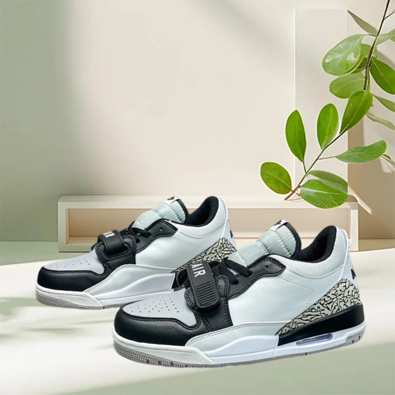 

2025 model trendy and fashionable sports shoes with flat soles, comfortable, simple and elegant, suitable for young people.