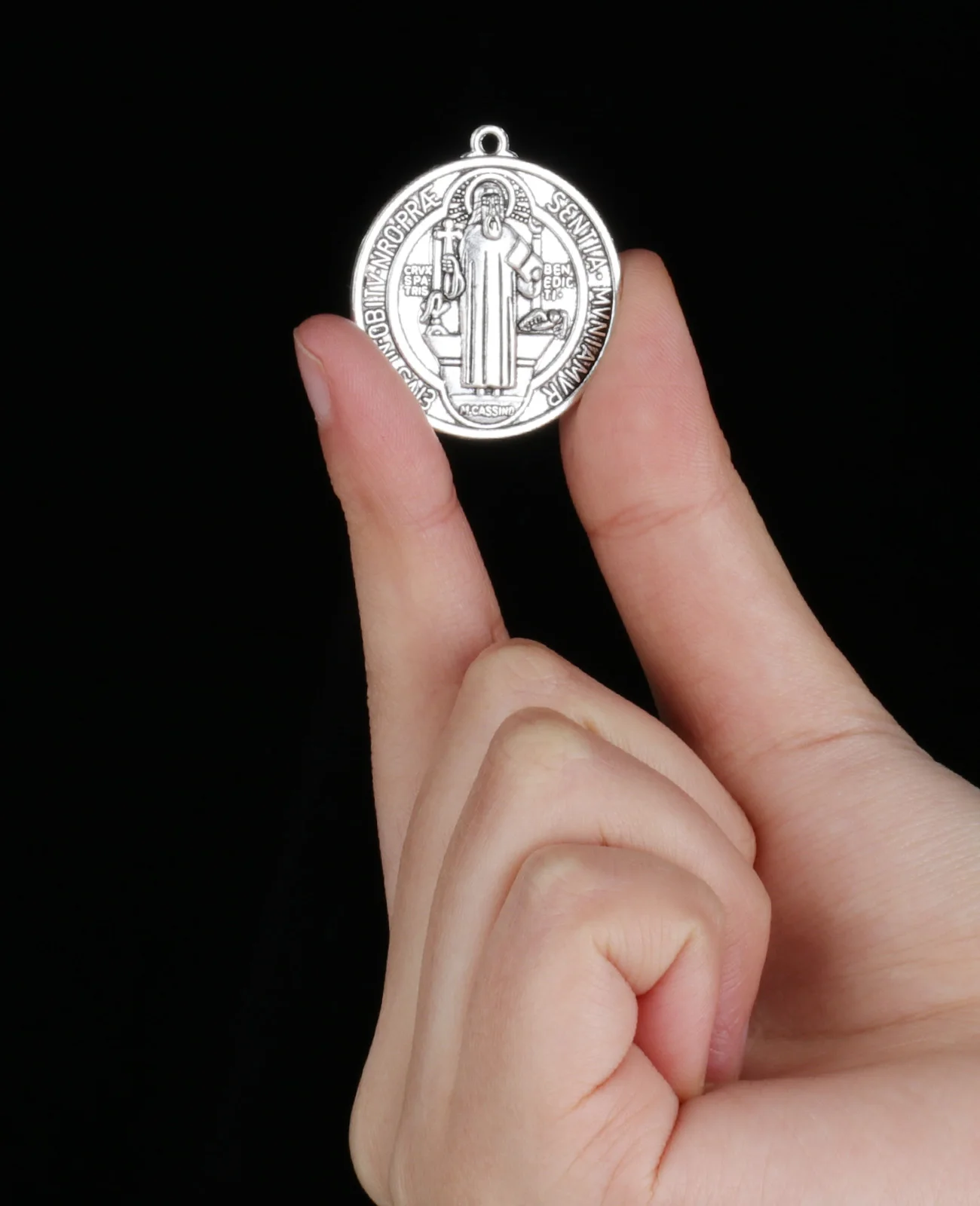 Diyalo 2 teile/los katholischer runder exorcism st. benedict medaille anhänger diy handgemachte halskette schlüssel bund chaplet schmuck teile – Detail 4