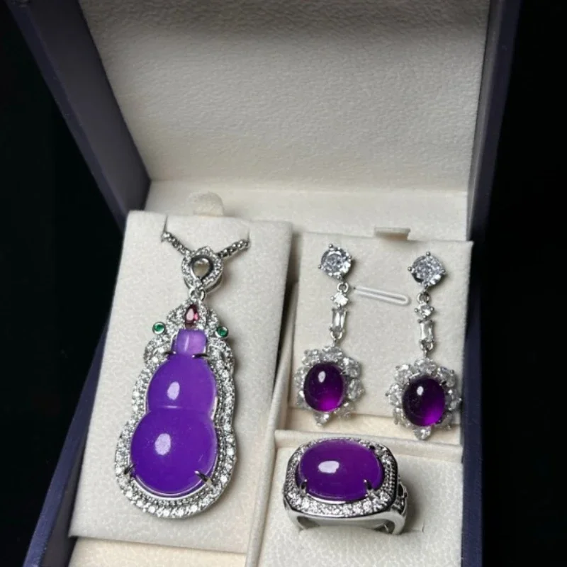 

High Ice Quartz Rock Jade Suit, Exquisite and Fashionable