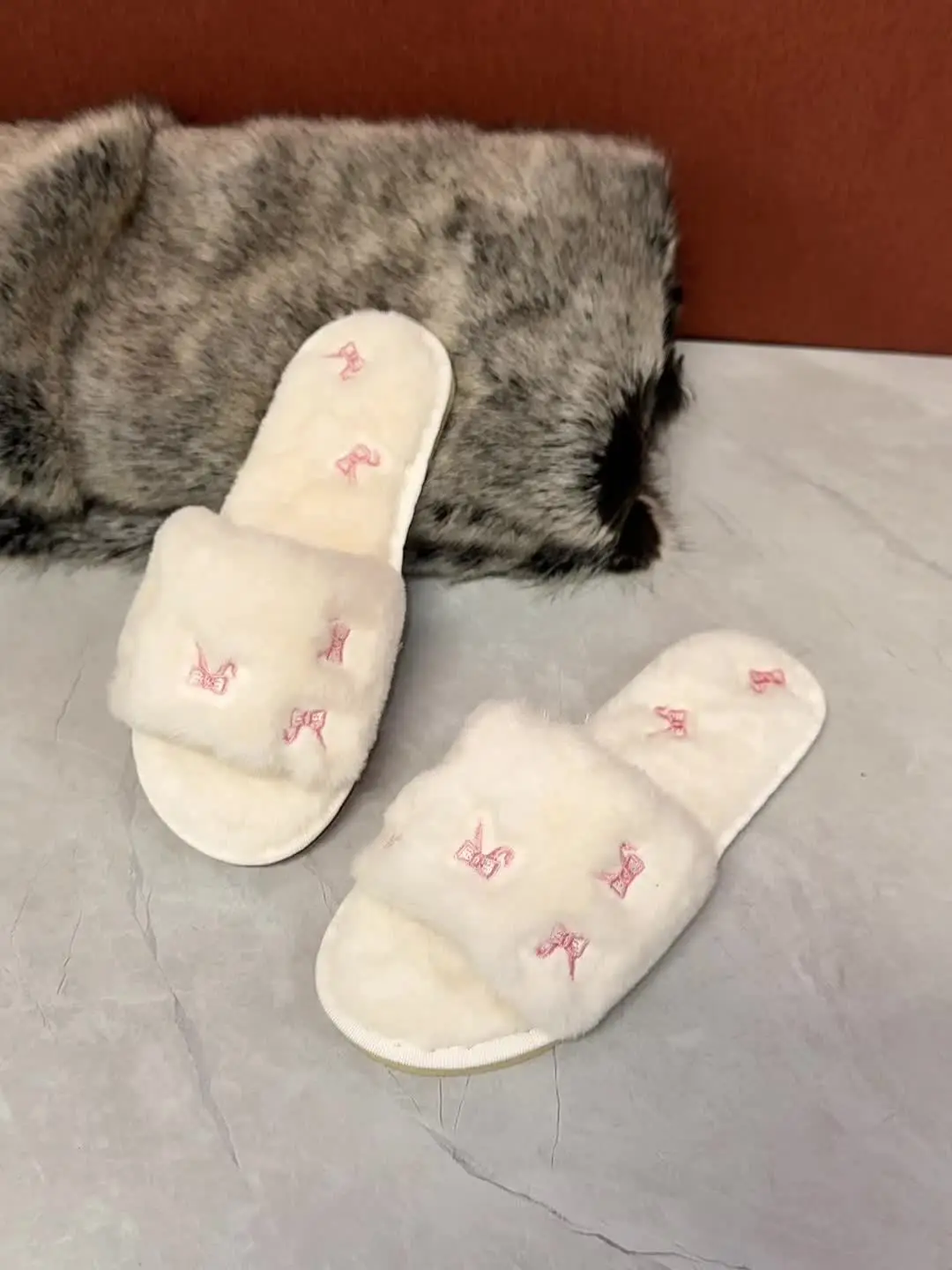 جديد المرأة الشتاء الصوف النعال الدافئة وهمية الأرنب الفراء داخلي مريح المطرزة القوس حذاء مسطح