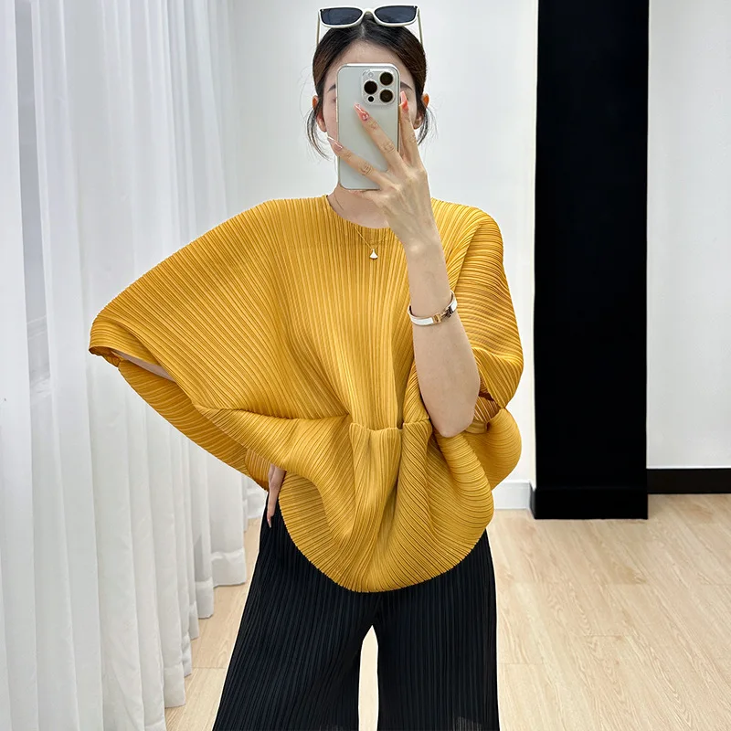 Miyake Pleated 2023 Summer Round Neck Bat Sleeve Pleated T-shirt Women's Loose Design Feel Spliced Pleated Solid Color Top