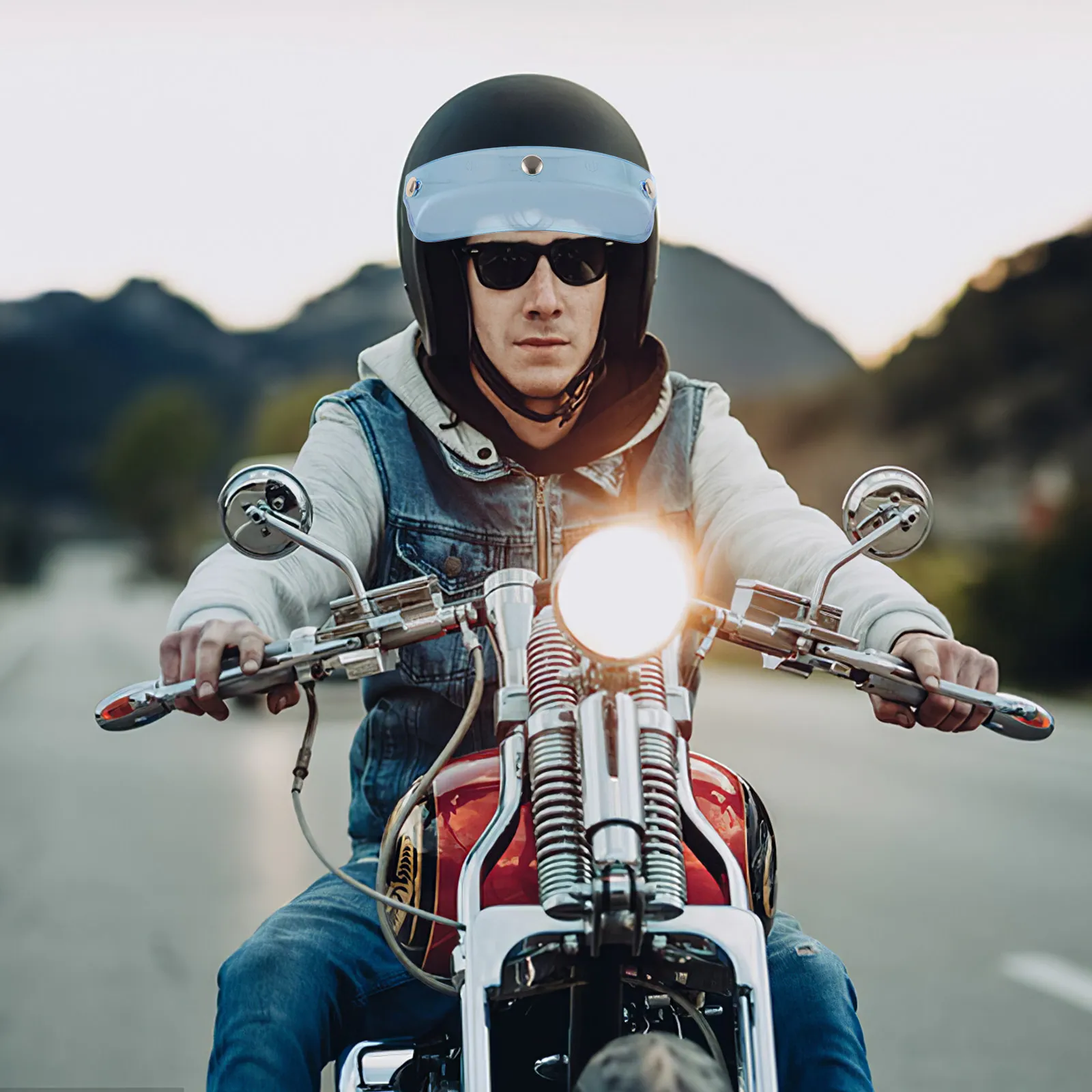 

Сменный солнцезащитный козырек для мотоциклетных и велосипедных шлемов, крепление на 3 кнопках, защита от УФ-излучения, защита от дождя, прочный.