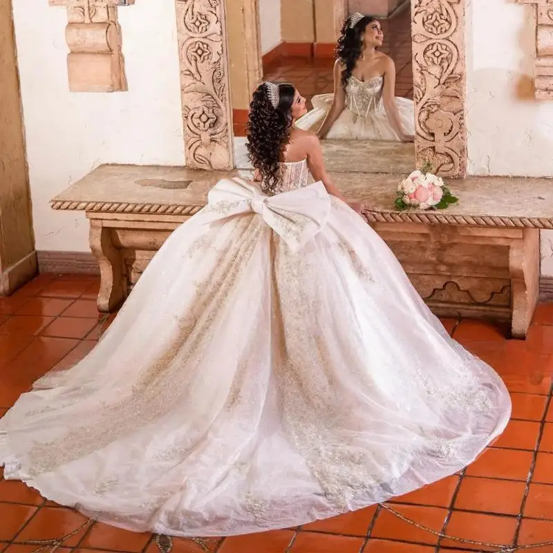 Abito Quinceanera bianco di lusso Principessa Sweet 15 16 anni Abito da festa di compleanno Gonna lunga gonfia Spettacolo formale Personalizzato 2