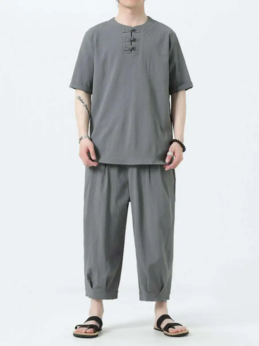 

Новый летний комплект из двух предметов в стиле ретро: футболка с коротким рукавом из хлопка и льна и брюки 7/8 длины для мужчин.