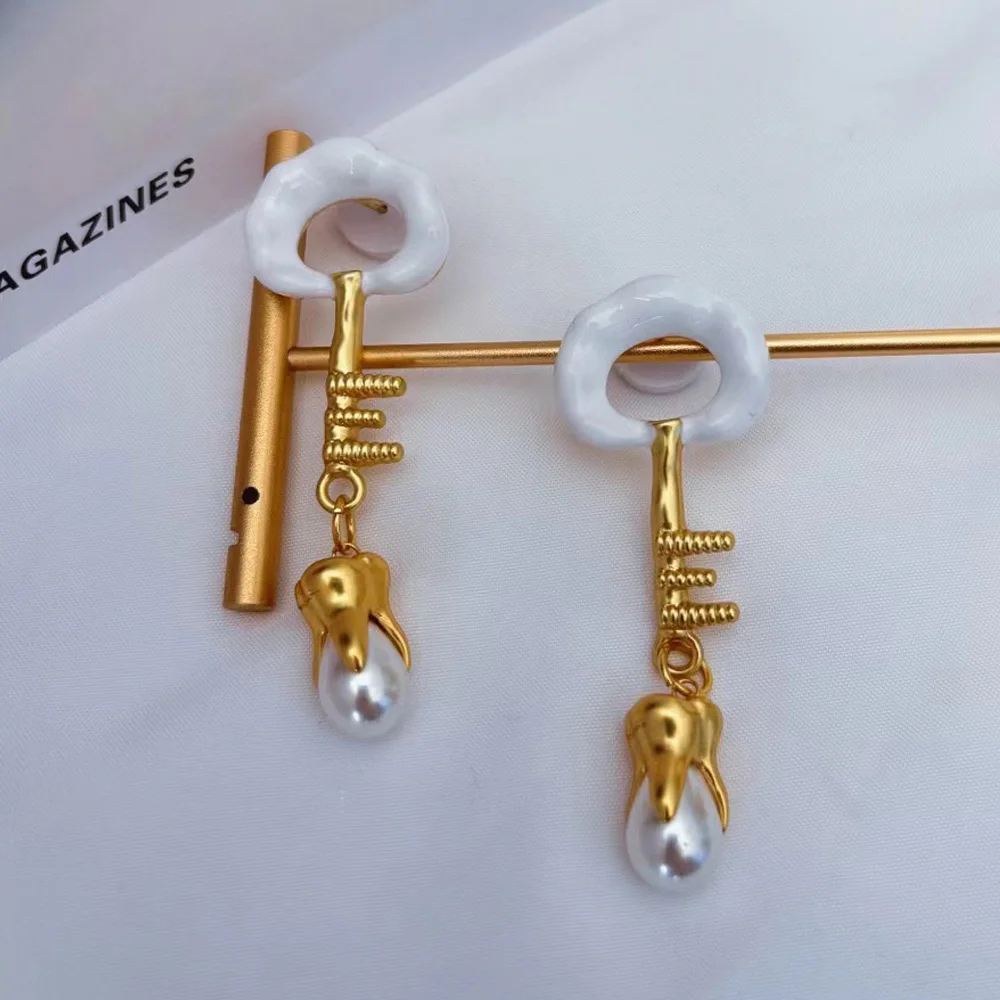 

Vintage Cloud Key Pearl Teeth Stud Earring Women Niche Style Personality Copper Metal Earrings Jewelry Gifts High Quality