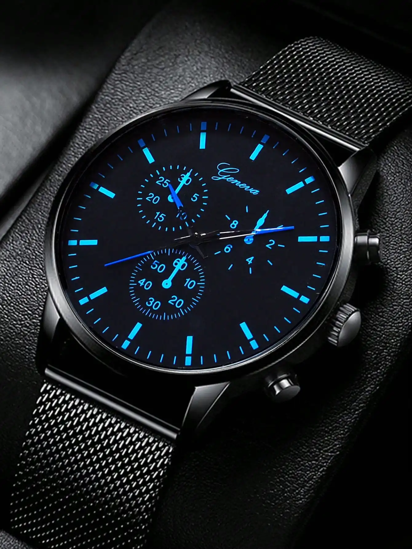 

Мужские кварцевые часы-хронограф с синими светящимися метками и сетчатым ремешком из нержавеющей стали