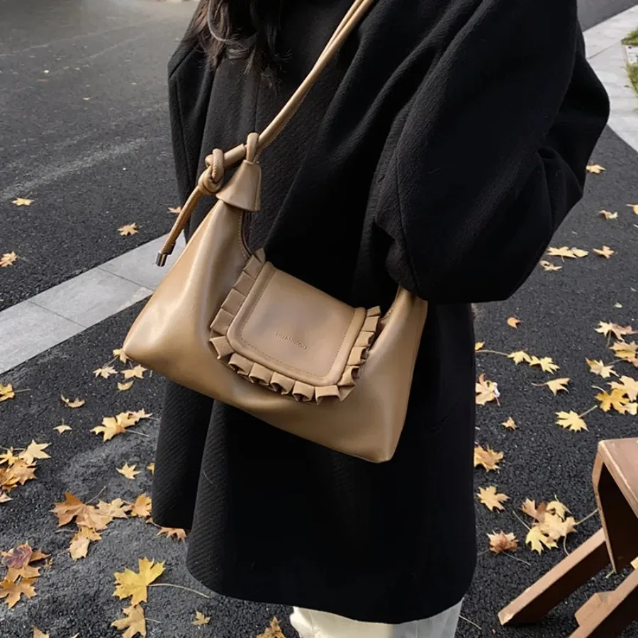 

Летняя новая мода, щедрая изысканная темпераментная универсальная простая плиссированная сумка подмышками, текстура косая женская сумка