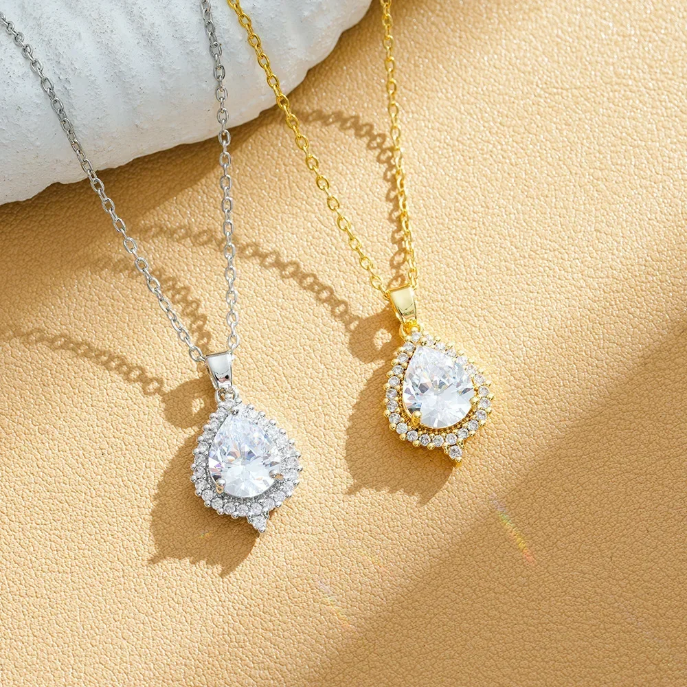 

A simple and fashionable diamond-encrusted titanium steel necklace for ladies, both exquisite and versatile