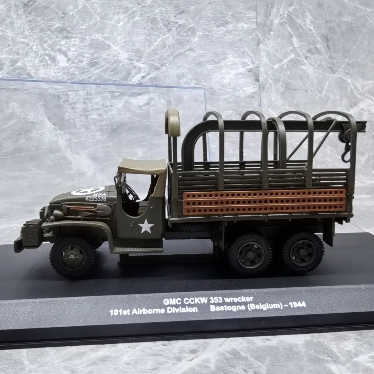 1/43 WWII German Transporter GMC COKM 353 1944 (alloy（main body）+plastic material) model ornament