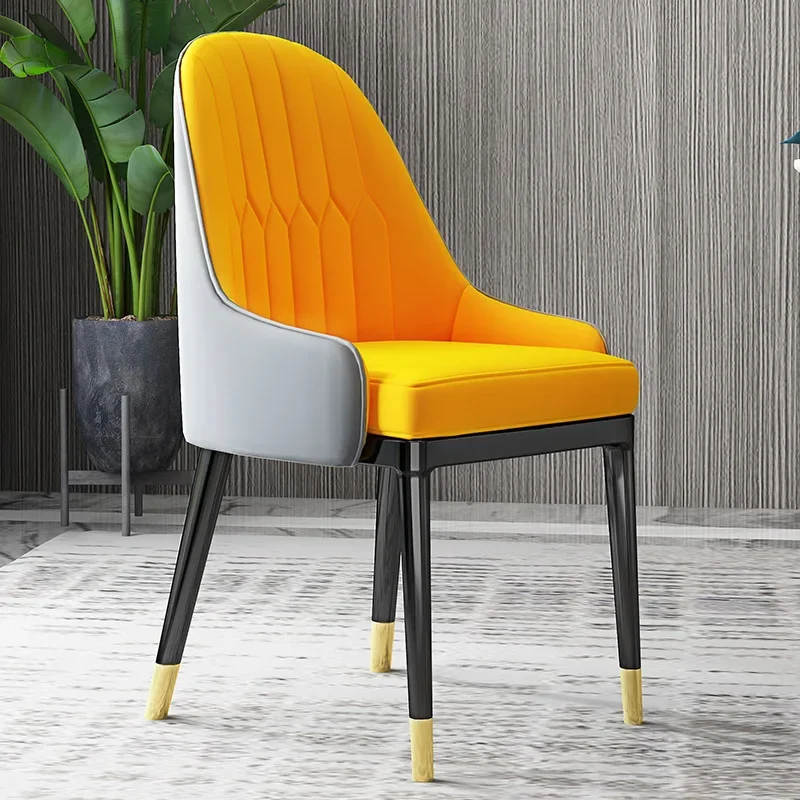 Mesas y sillas de negociación de restaurante de hotel de tela minimalista de lujo ligero, sillas traseras nórdicas de madera maciza para el hogar