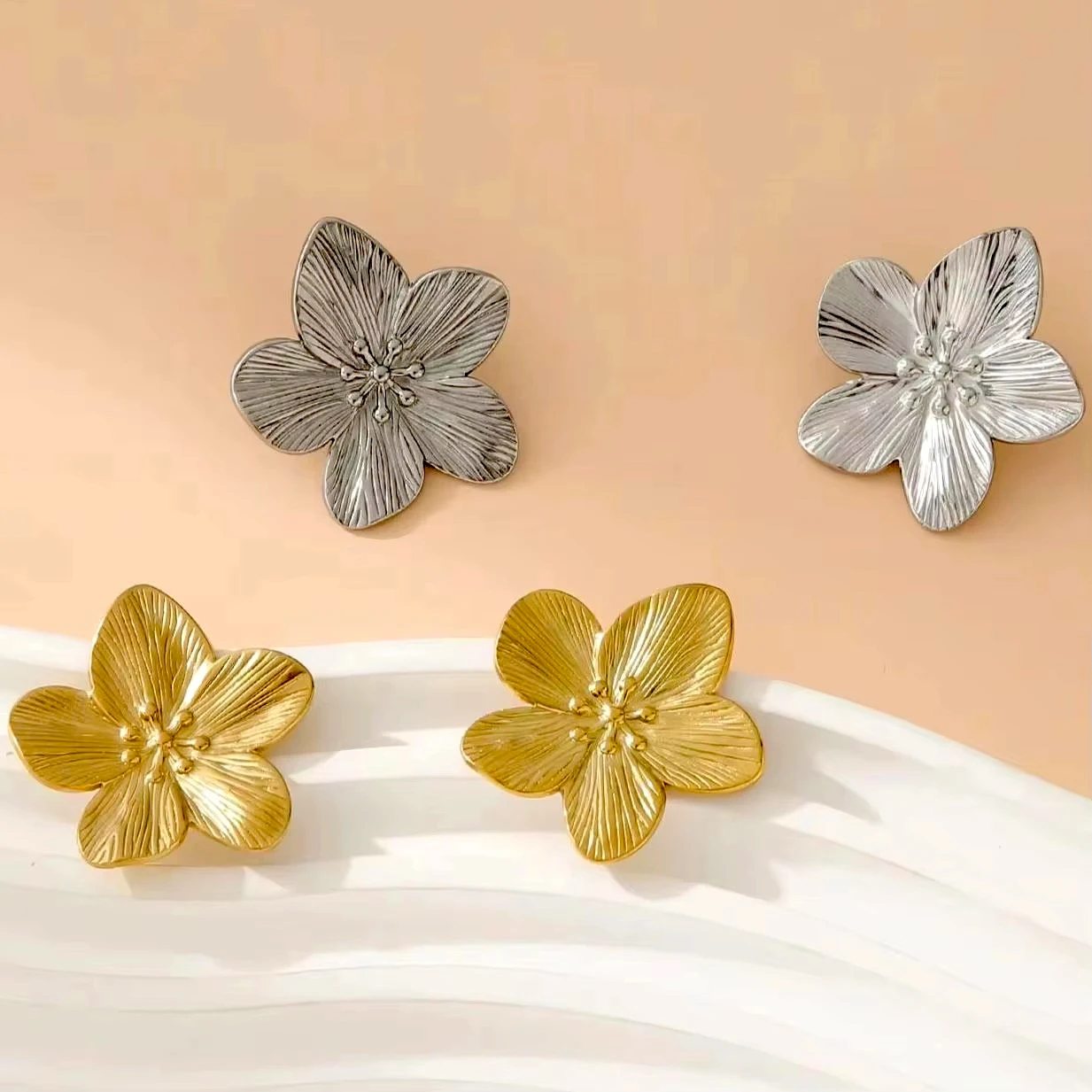 

Flower Earrings For Women Stainless Steel Stylish Vintage Heart-shaped Stud Premium 18k Gold Plated Earring Jewelry Party Gift