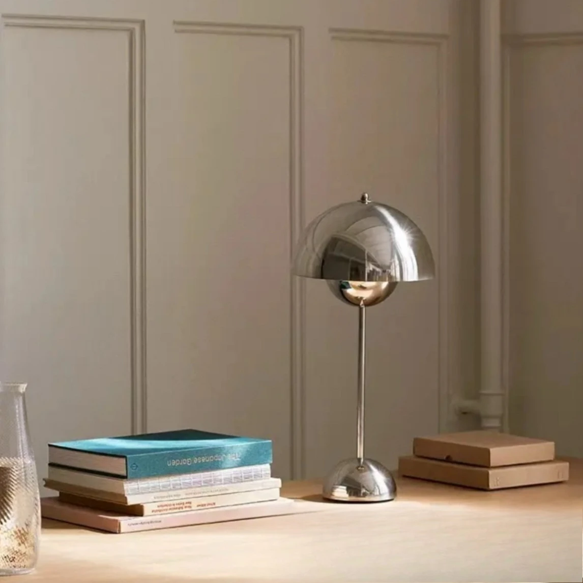 New ins bedroom mushroom lamp Swiss bedside flower bud table lamp high-end light luxury high-value creative ornament