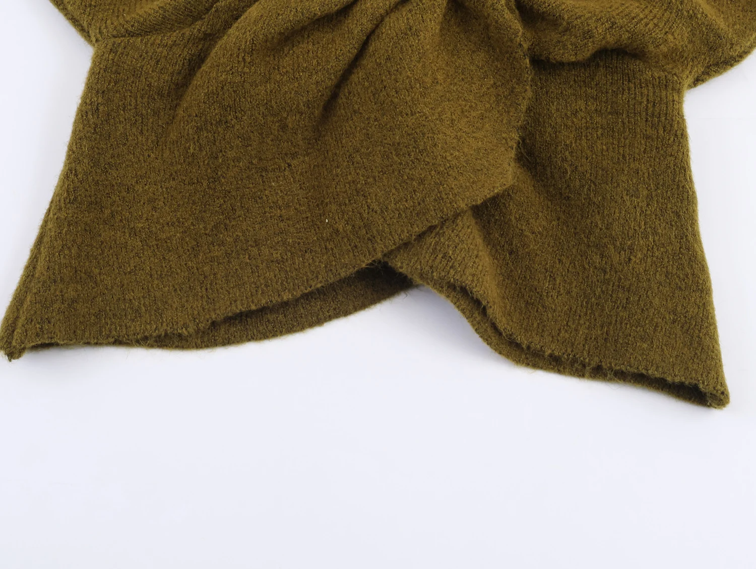 새로운 여성 의류 유럽과 미국 스타일의 세련되고 심플하며 다재다능한 주름 짧은 소매 니트 스웨터