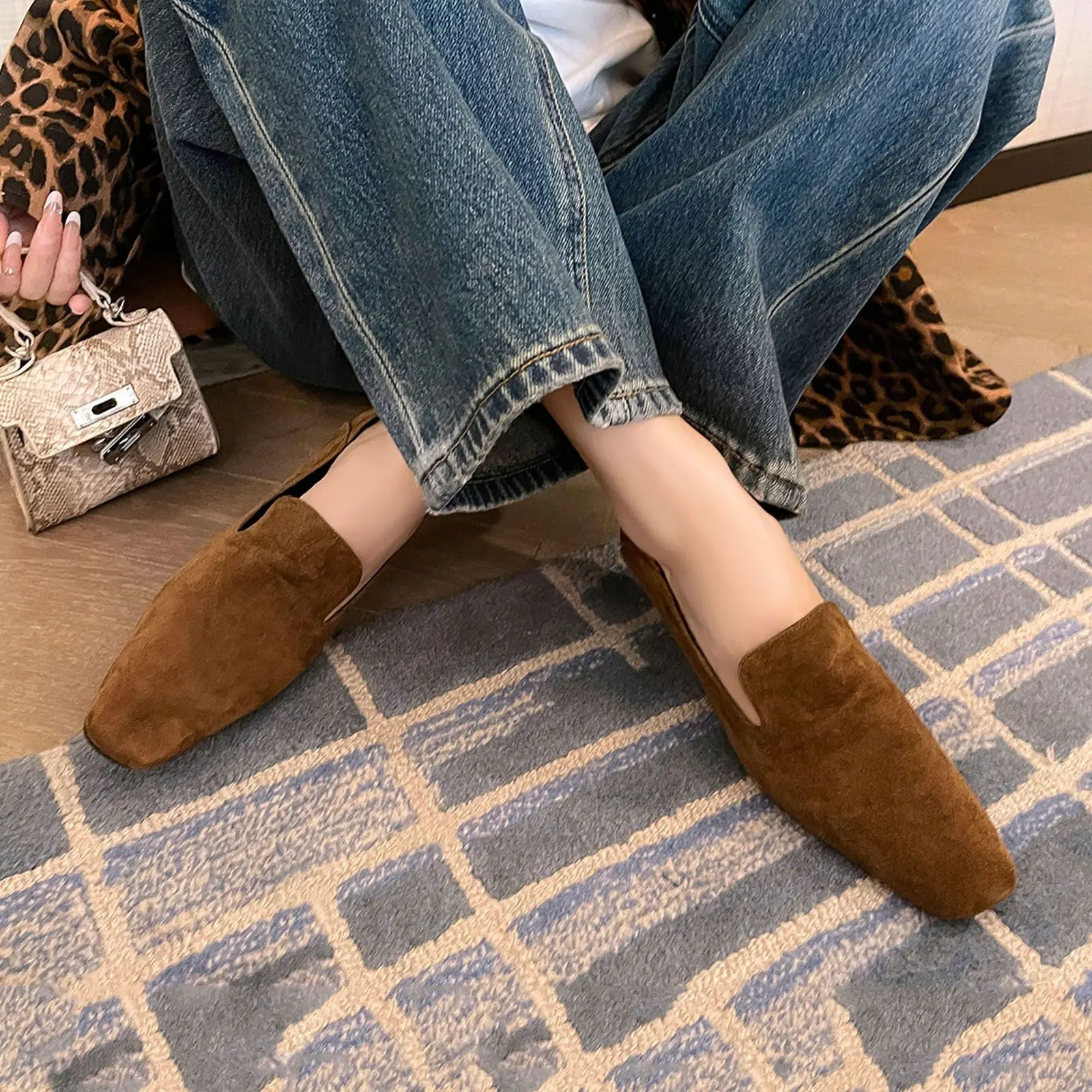 

Arden Furtado 2025 Spring Sheep suede Retro style Loafers Square toe weave pull-on Large size Single shoe Low heel Lazy shoe