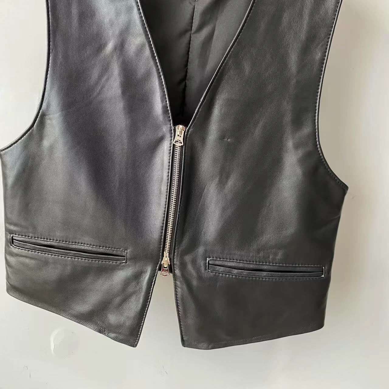 خريف 2025 جديد Sle المرأة Faionable ort جلد طبيعي سترة جلد الغنم Svel سستة إغلاق V-Ne معطف Jaet