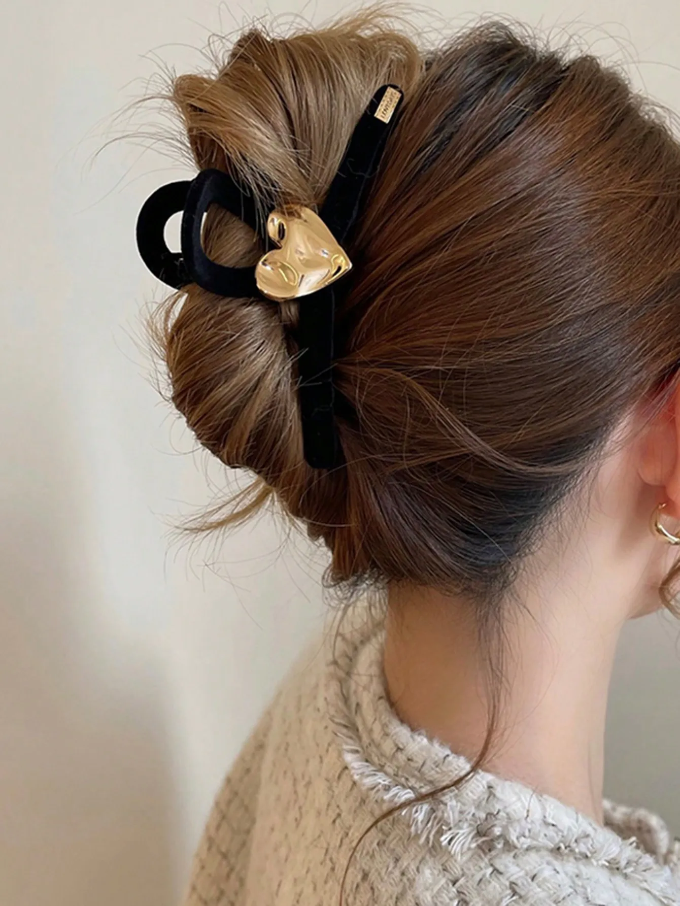 

1pc Women's Black Flocked Double-Sided Bow Letter Crossed Hair Clip, Fashionable Minimalist Design,