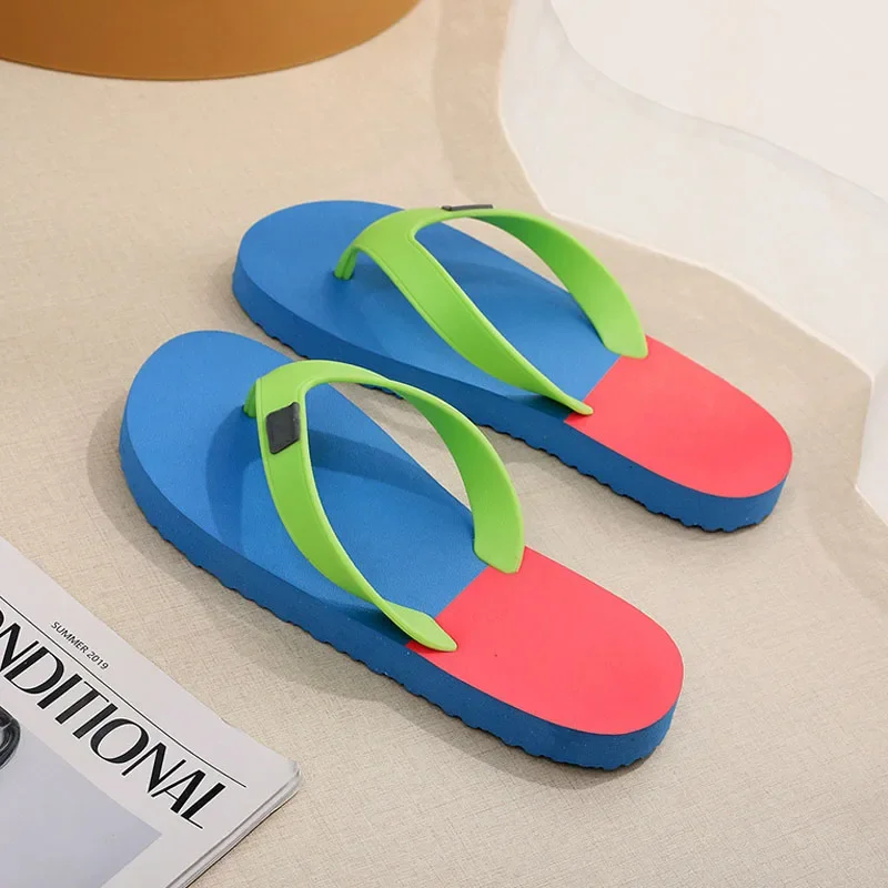 Sapatos flip-flop planos para homens, sapatos antiderrapantes masculinos, chinelos casuais, fora, praia, interior, casa, sandálias de tanga, slides, verão, 2024