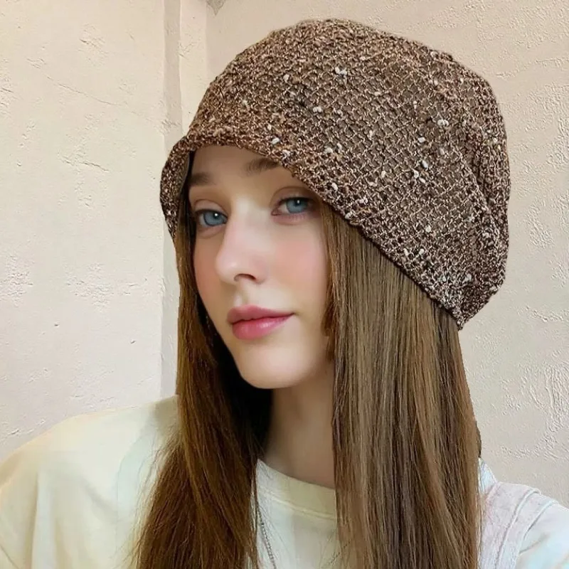 Neuer Stil Ausgehöhlte Strickmütze für Damen Sommer Mode Stilvolle Glänzende Garn-Mütze für Kaltes Wetter Vielseitige Kopfbedeckung