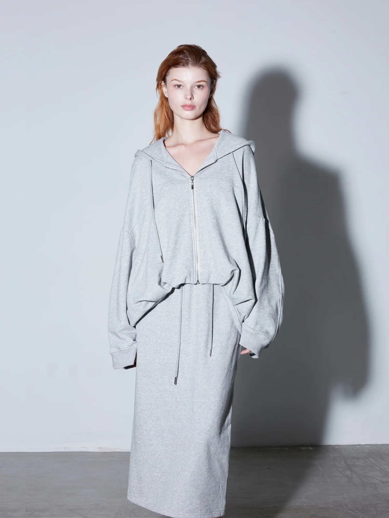 

Комплект Finocci: классический комфортный худи с рукавами «летучая мышь» и юбка из 100% хлопка, повседневный свободный крой, брюки с высокой талией.