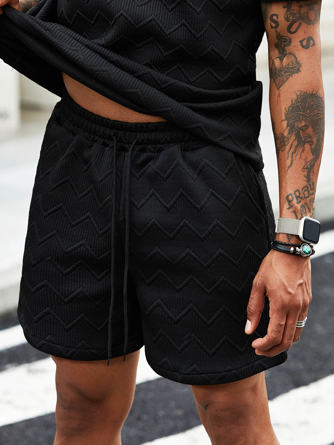

Summer men's shorts with distinct zigzag texture casual style featuring layered look solid - colored simple and highly versatile