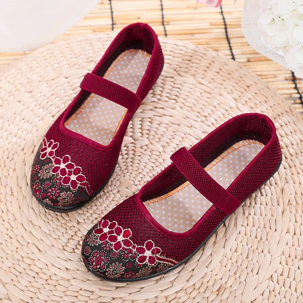 Old Beijing Cloth Shoes Mom Chinese Style Embroidered Cloth Shoes Women Soft Bottom Mesh Breathable Ladies Casual Shoes Sandals