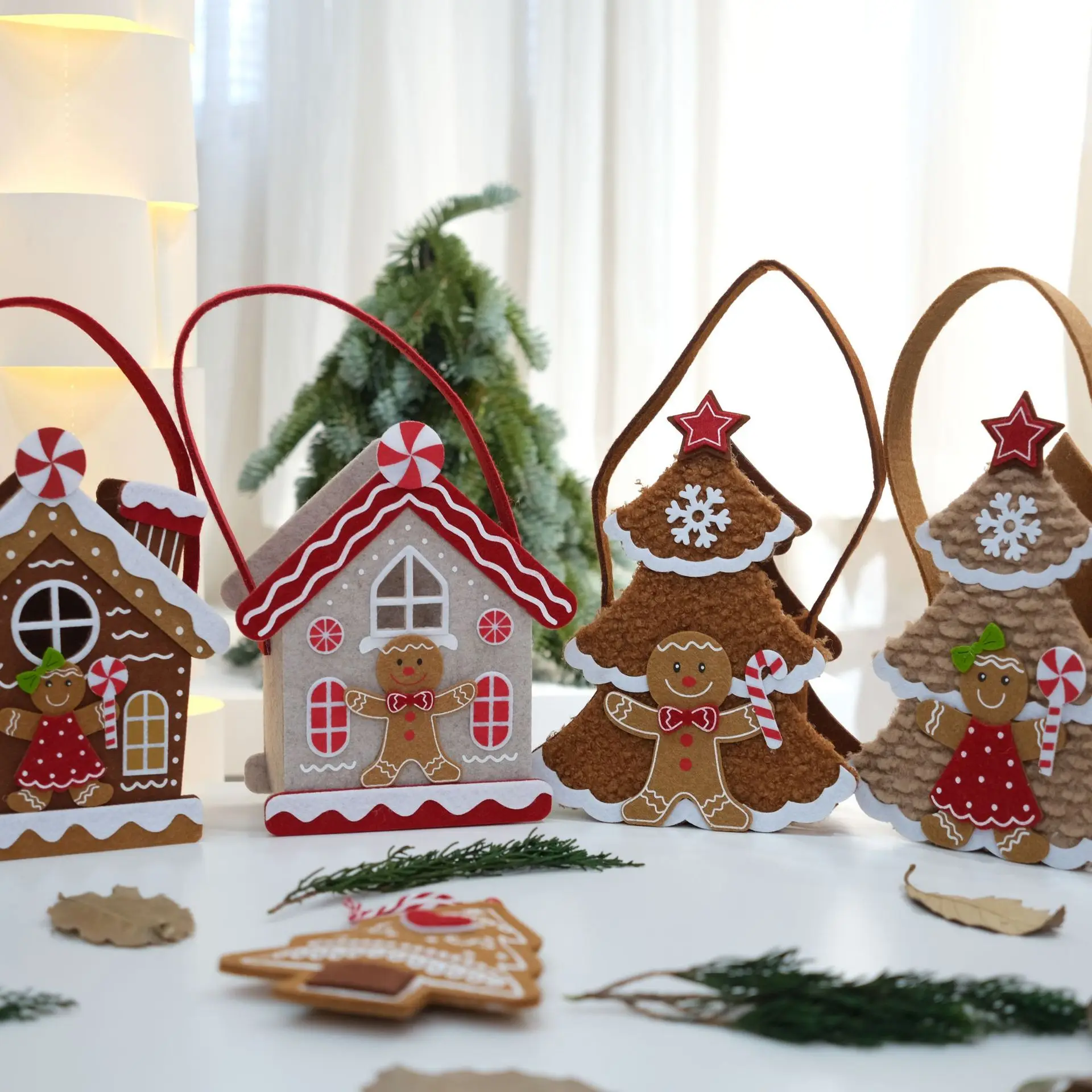

Creative Felt Gingerbread Man Biscuit Christmas House Handheld Desktop Decoration - Unique Christmas Decorations