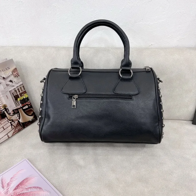 Damen tasche mit Nieten, schwarze Schädel handtasche mit großer Kapazität, Punk Casual Fashion Umhängetasche