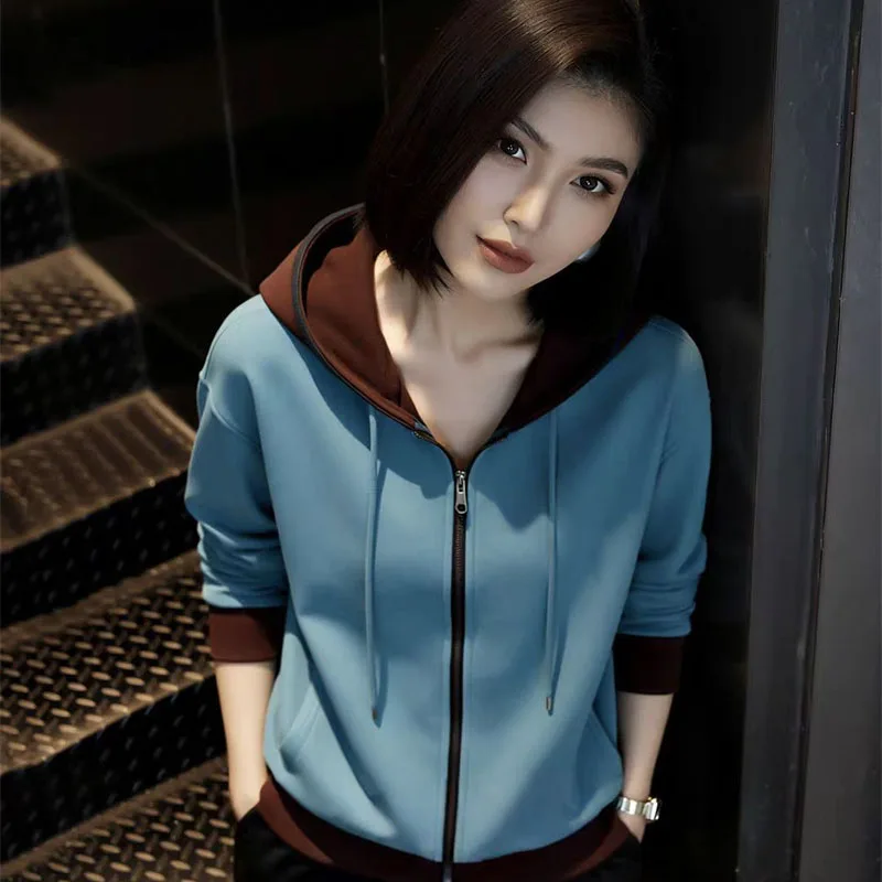 

Новая модная женская куртка на весну-осень 2026 в корейском стиле, универсальная повседневная толстовка на молнии с контрастным капюшоном