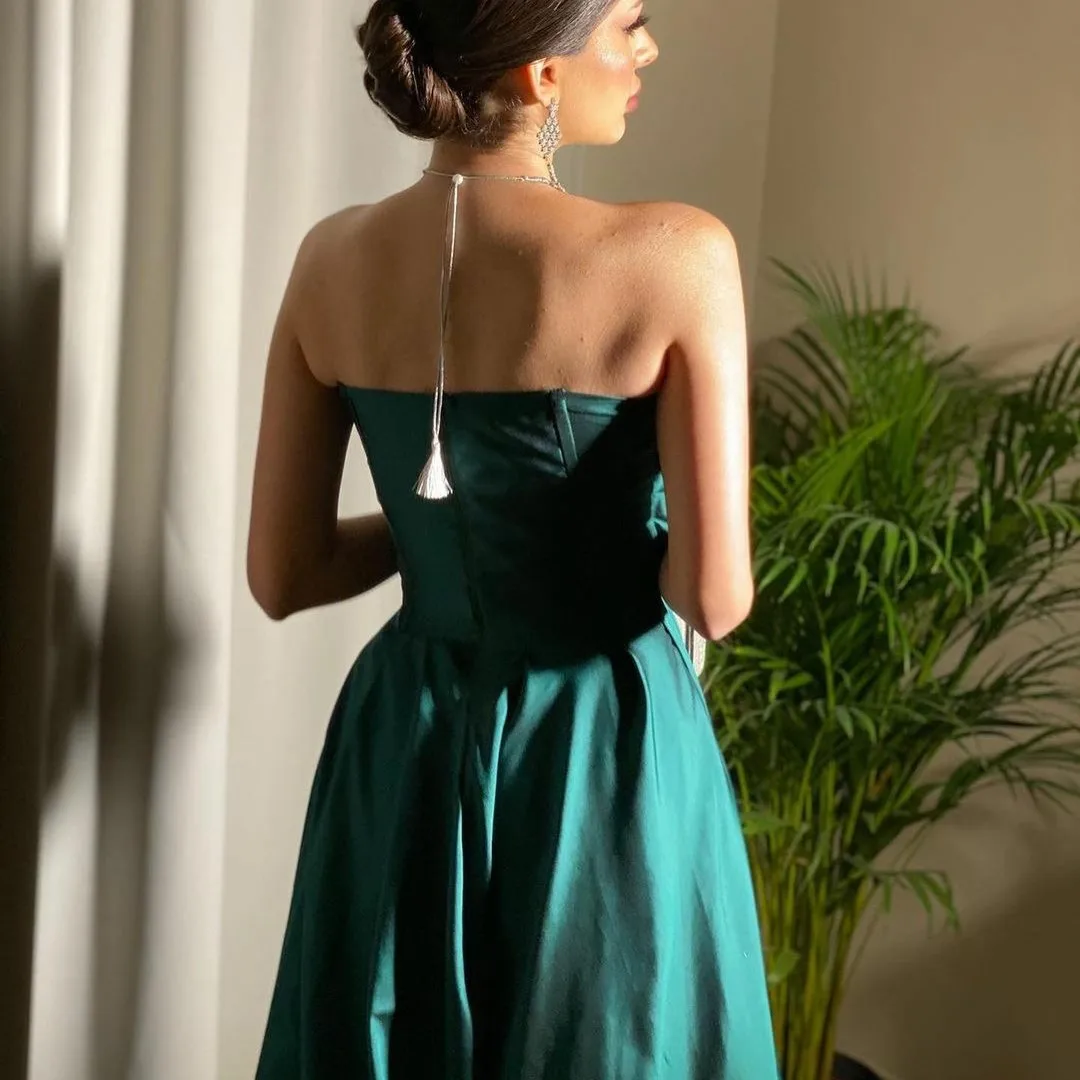 Long Taffeta Scalloped Evening Dresses with Pockets A-Line Zipper Back Pleated Strapless Robes De Mariée Party Gowns For Women