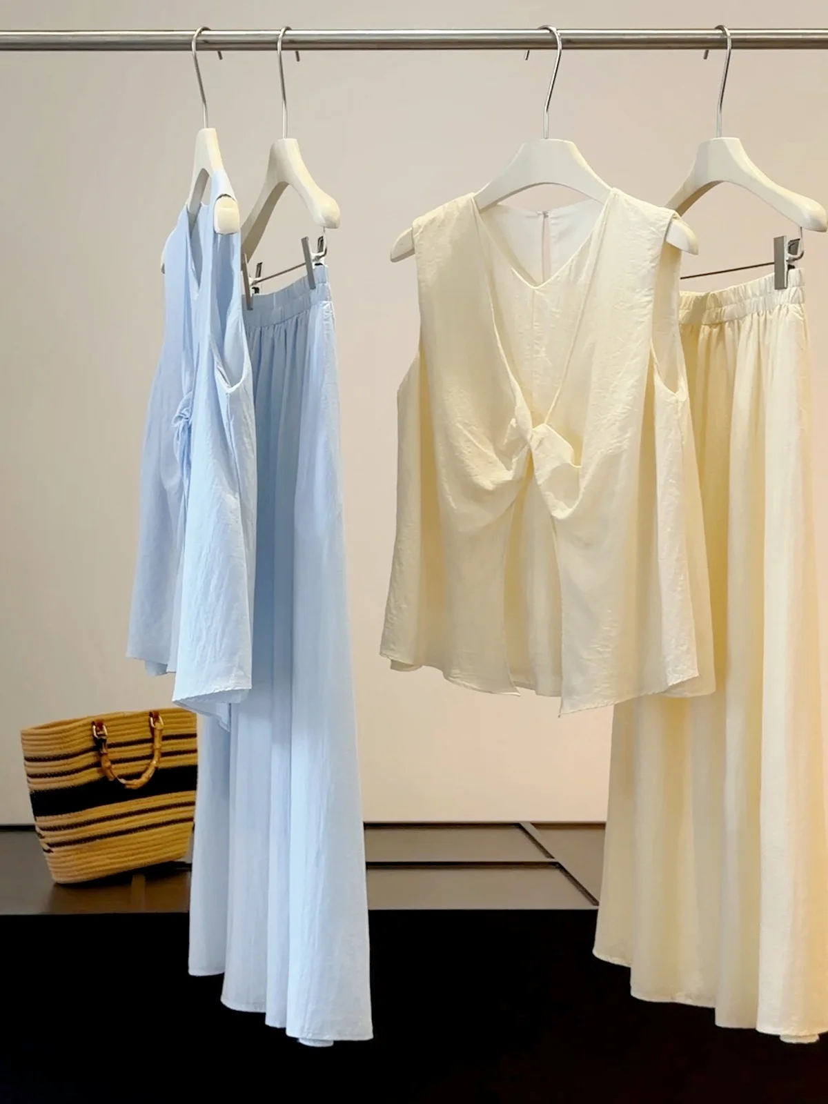 Minimalist Blue Twist Front Sleeveless 2 Pieve Set V-neck Slit Knot Blouse High Waist Flowy Skirt For Women Casual Summer Suits