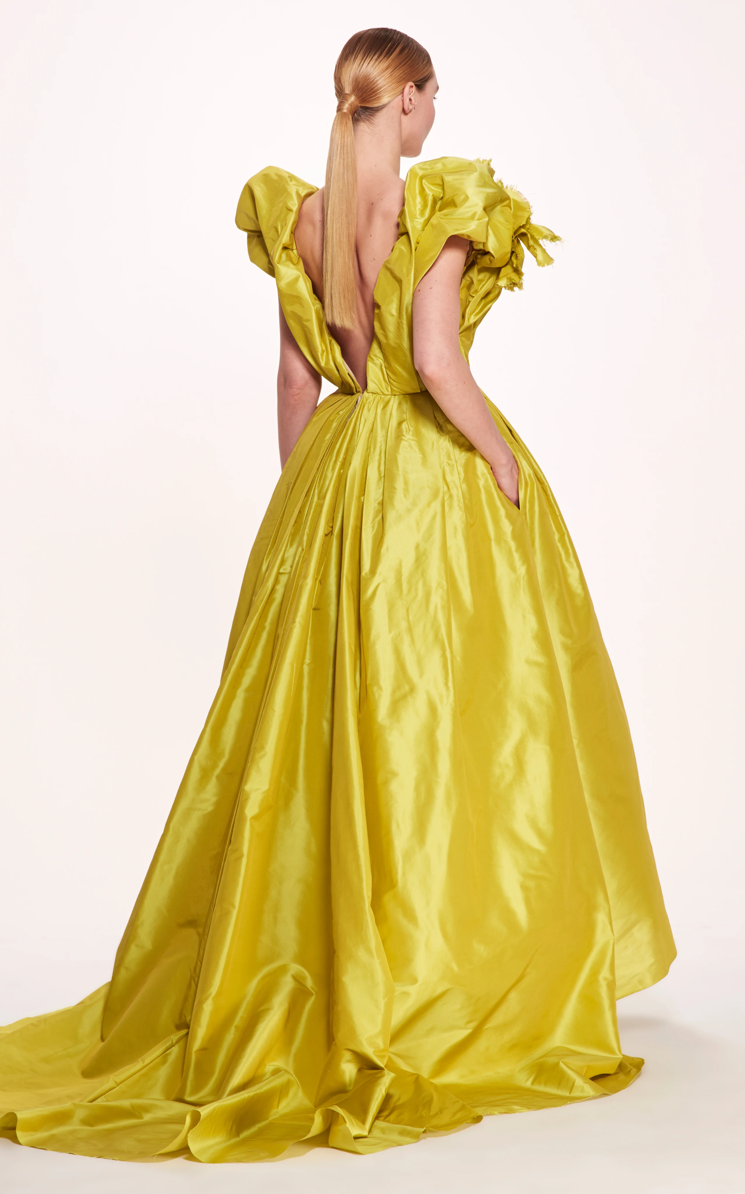 Elegant Yellow Silk Taffeta Long Prom Gown 2023 Formal Dress Deep V Neck Ruffled Backless Evening Party Dresses فساتين السهرة