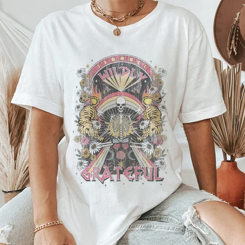 Camiseta feminina com estampa floral esqueleto hippie retrô, camiseta gráfica Boho, tops estéticos grunge vintage, tops de Halloween, Harajuku