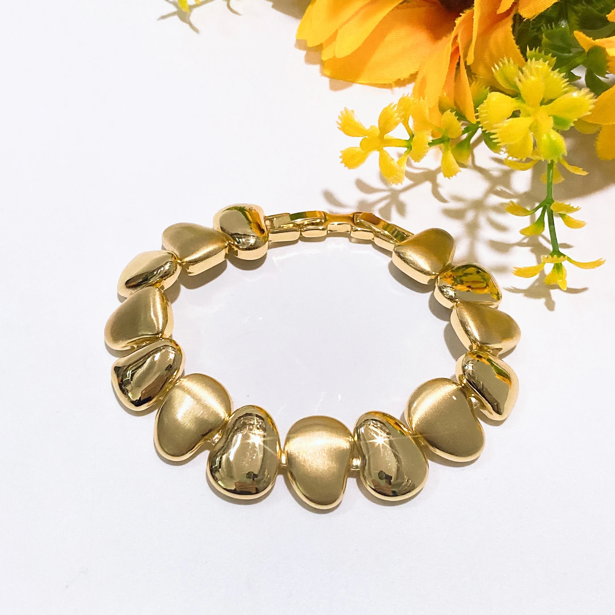 

2026 New Trendy Chunky Gold Heart Bracelet for Women Statement Fashion Jewelry Perfect Gift for Her & Everyday Style