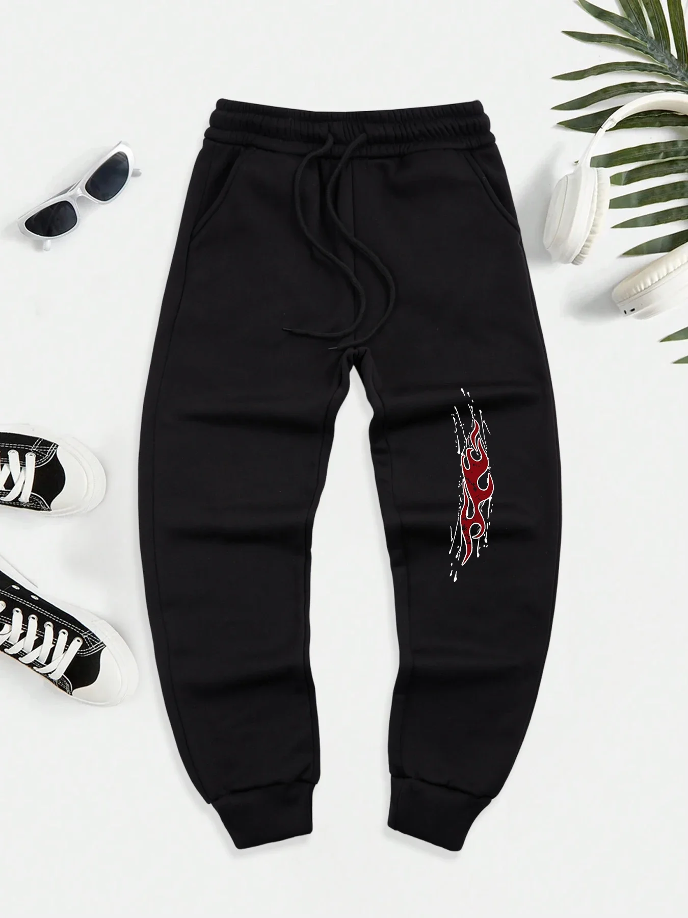 Pantalones de jogging para hombre, estampados con llamas rojo oscuro, con cordón ajustable, casuales, con bolsillos de forro polar a la moda.