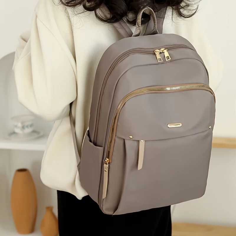Wasserdichter Nylon-Rucksack für Damen, leichter Schulrucksack, Reise-Tagesrucksack mit mehreren Taschen, eleganter Freizeitrucksack mit goldenem Reißverschluss