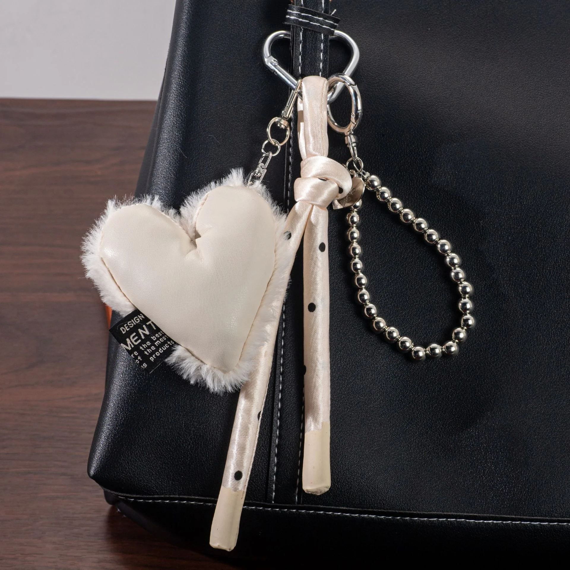 فو الفراء القلب المفاتيح لطيف حقيبة قطيفة قلادة اليدوية التسمية النساء Keyrings اكسسوارات السيارات لينة القلب سحر هدية للفتيات