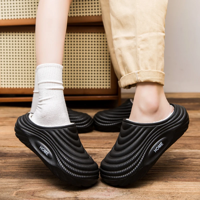 A Pair of New Autumn and Winter Men's Outdoor Slippers with Fleece Lining, Thickened for Warmth, Closed-Toe, Suitable for Home Indoor Use, Waterproof, Non-Slip, Couple's Style Cotton Slippers