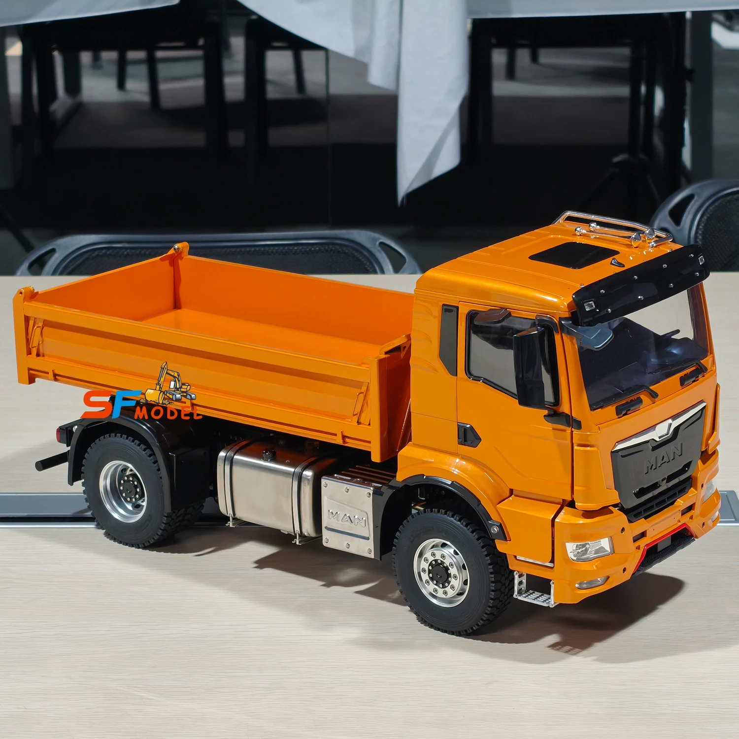 4x4 RC Camion 1/14 Échelle MAN-TGS En Métal engagé Modèle avec Système observateur Et Sonore Télécommande Camion À Benne Jouet pour Garçons