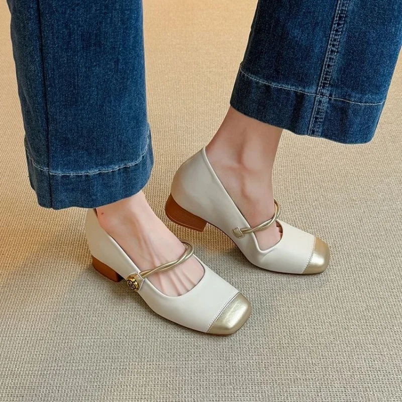 

Женские туфли-лодочки на среднем каблуке 3-5 см из ПУ, с массивным каблуком, ремешком на щиколотке, без подкладки, с низким вырезом, круглым носком, на резиновой подошве