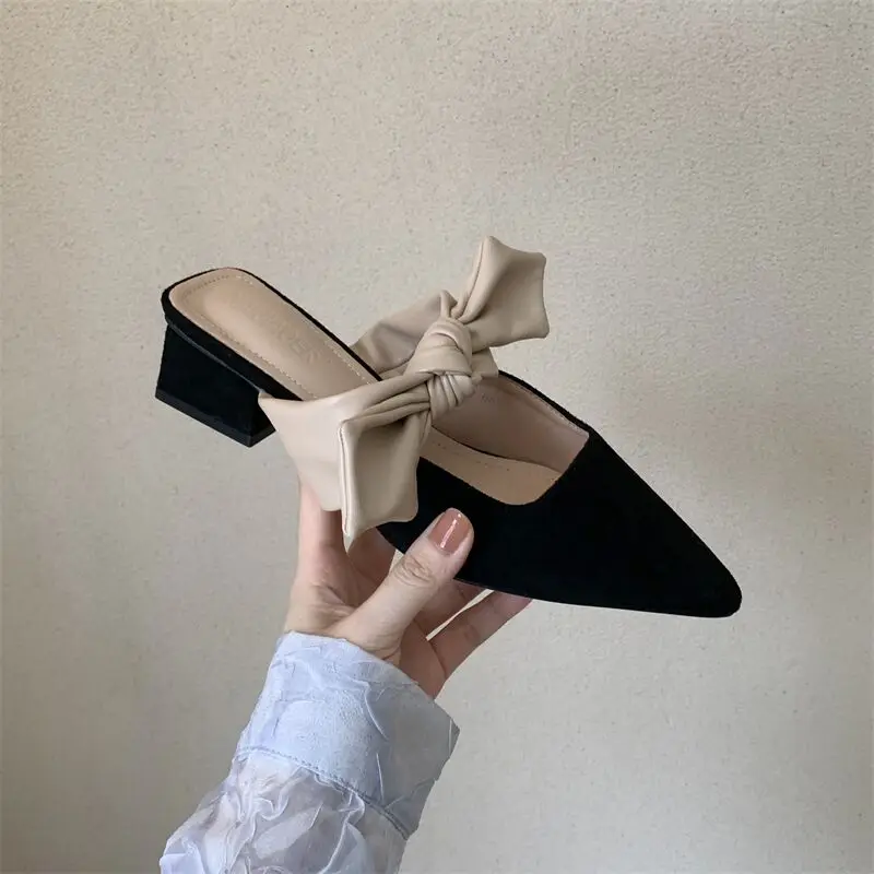 Buty damskie Cover Toe Butterfly-Knot muły dla kobiet 2022 pantofle Casual Square Heel mokasyny slajdy Med New Luxury Pointed