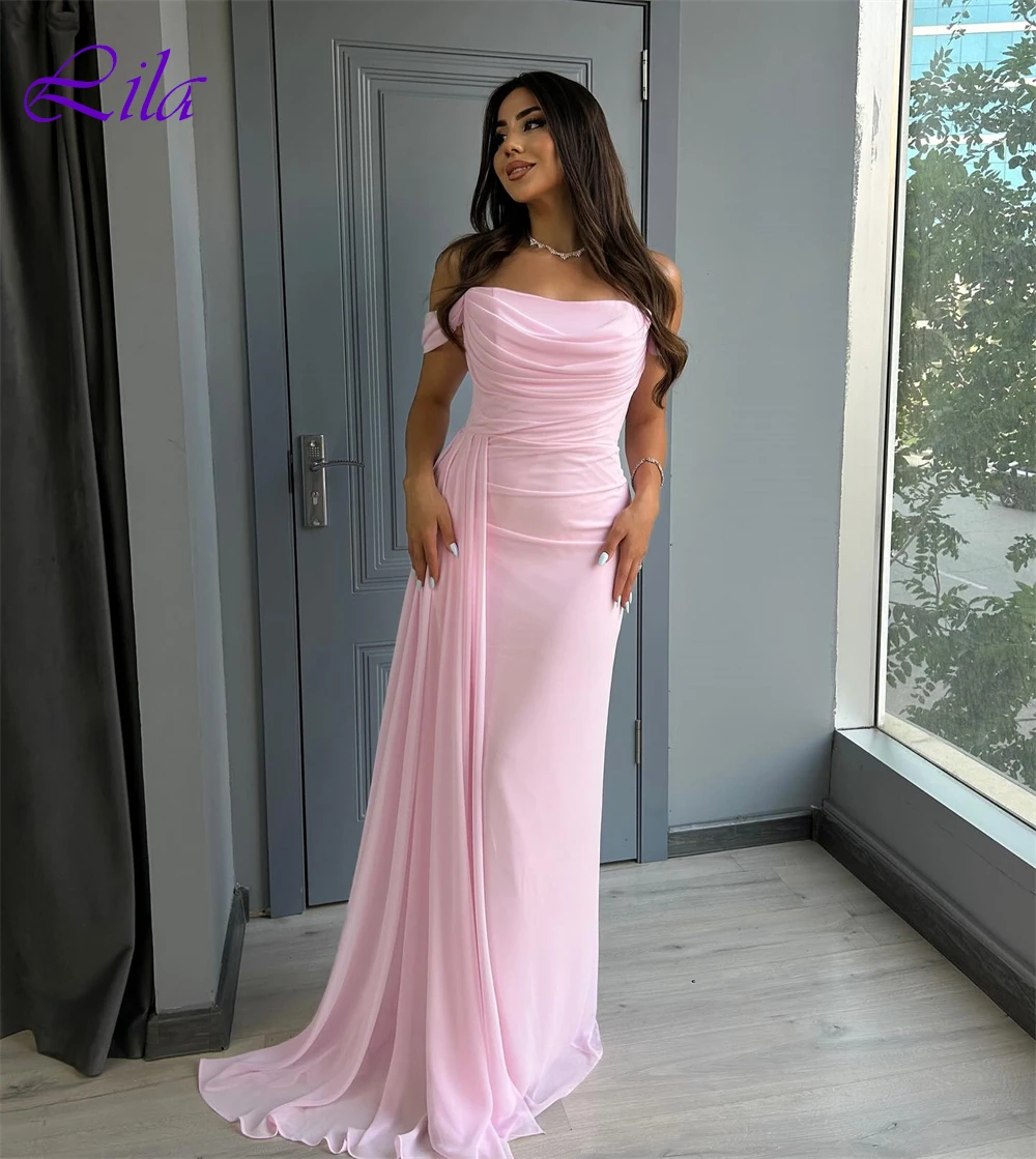 Abito da sera elegante in chiffon rosa personalizzato Abito da festa formale con scollo a barca e spalle scoperte Abito da ballo con strascico a sirena morbida