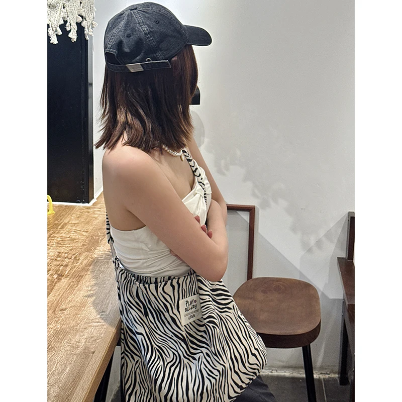 ELFSACK 2025 Autumn New Arrival Streetwear Zebra Stripes Shoulder Bag For Woman
