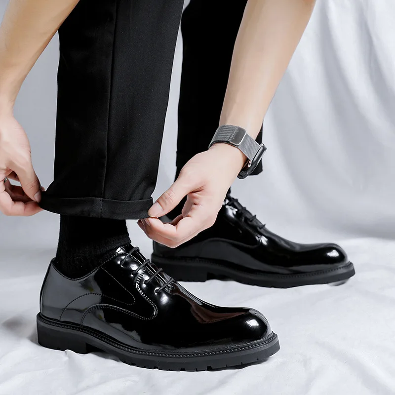 Patent Leather Mens Derby Wedding Shoes Handmade Comfortable Fashion Round Toe British Style 2026 Autumn New Social Shoes Male