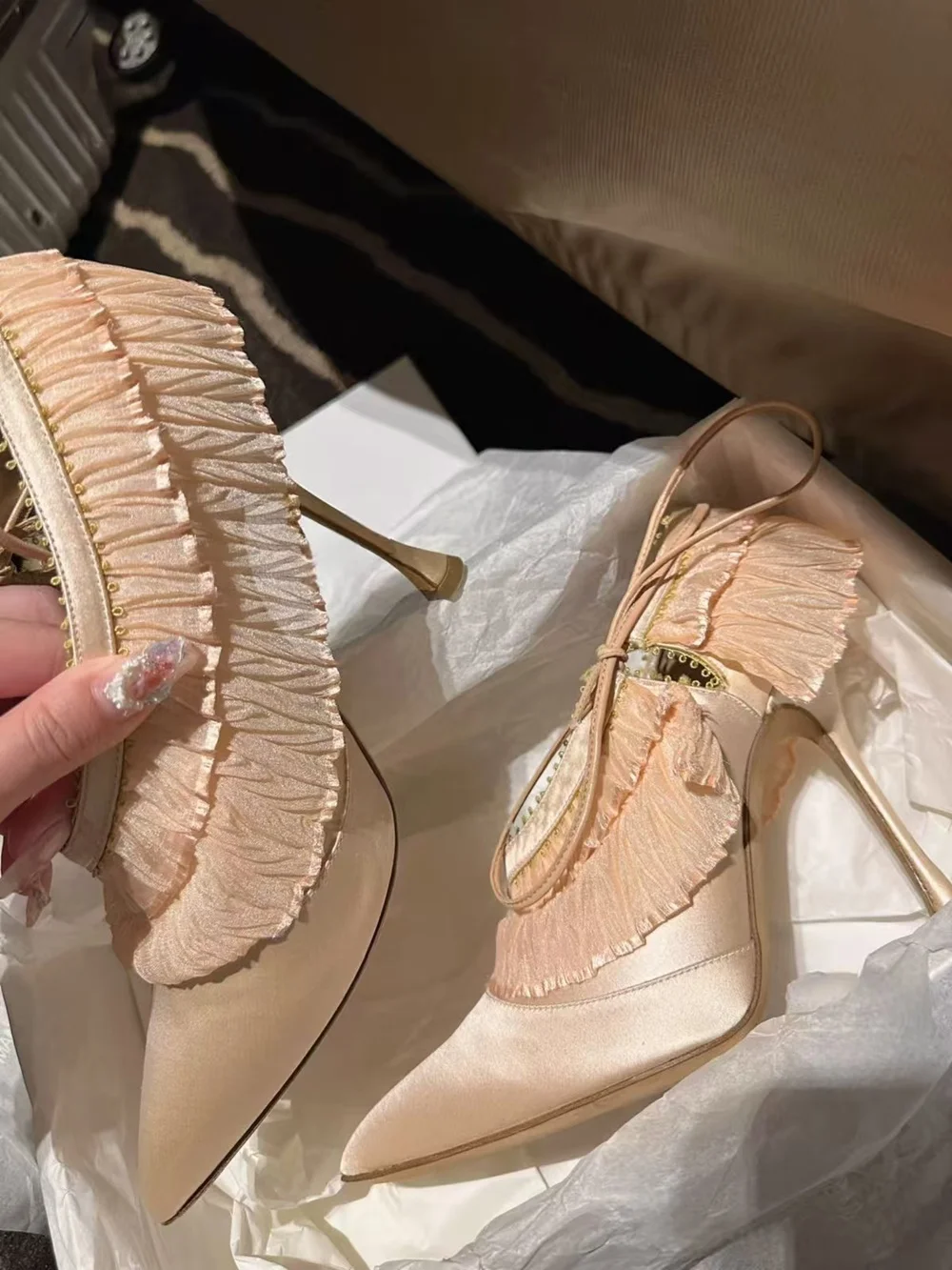 

Cream Satin Pointed-Toe Ruffled Heels Lace-Up Detail Stiletto Heel Design Elegant Romantic Style Lady Pumps for Evening Galas