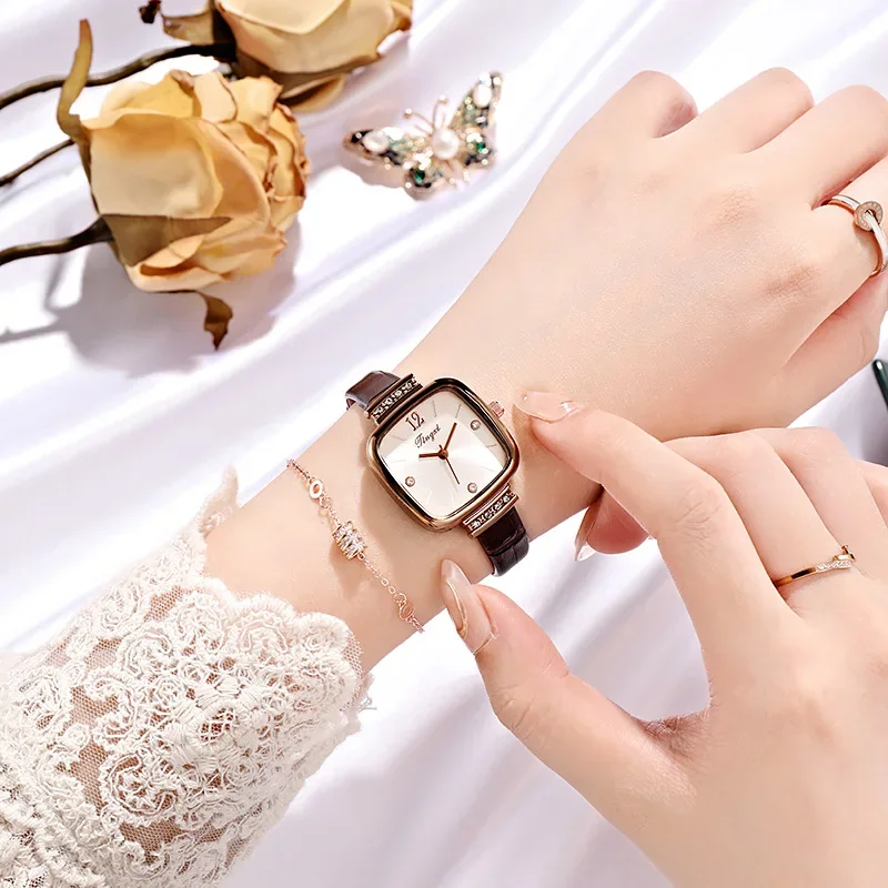 นาฬิกาหน้าปัดทรงสี่เหลี่ยมเล็กๆดีไซน์เบาหรูหราเรียบง่ายเข็มขัดผู้หญิงทรงสี่เหลี่ยมจัตุรัสฤดูร้อน