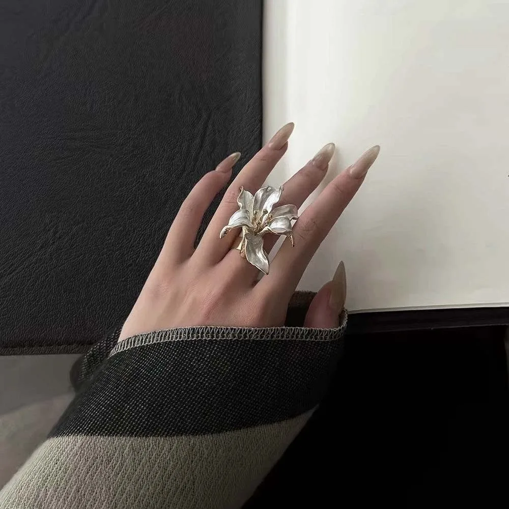Three Dimensional Tulip Rings Glossy Finish Lightweight Enamel Finger Jewelry Pastel Pink Anti Fading Lilium Flower Rings
