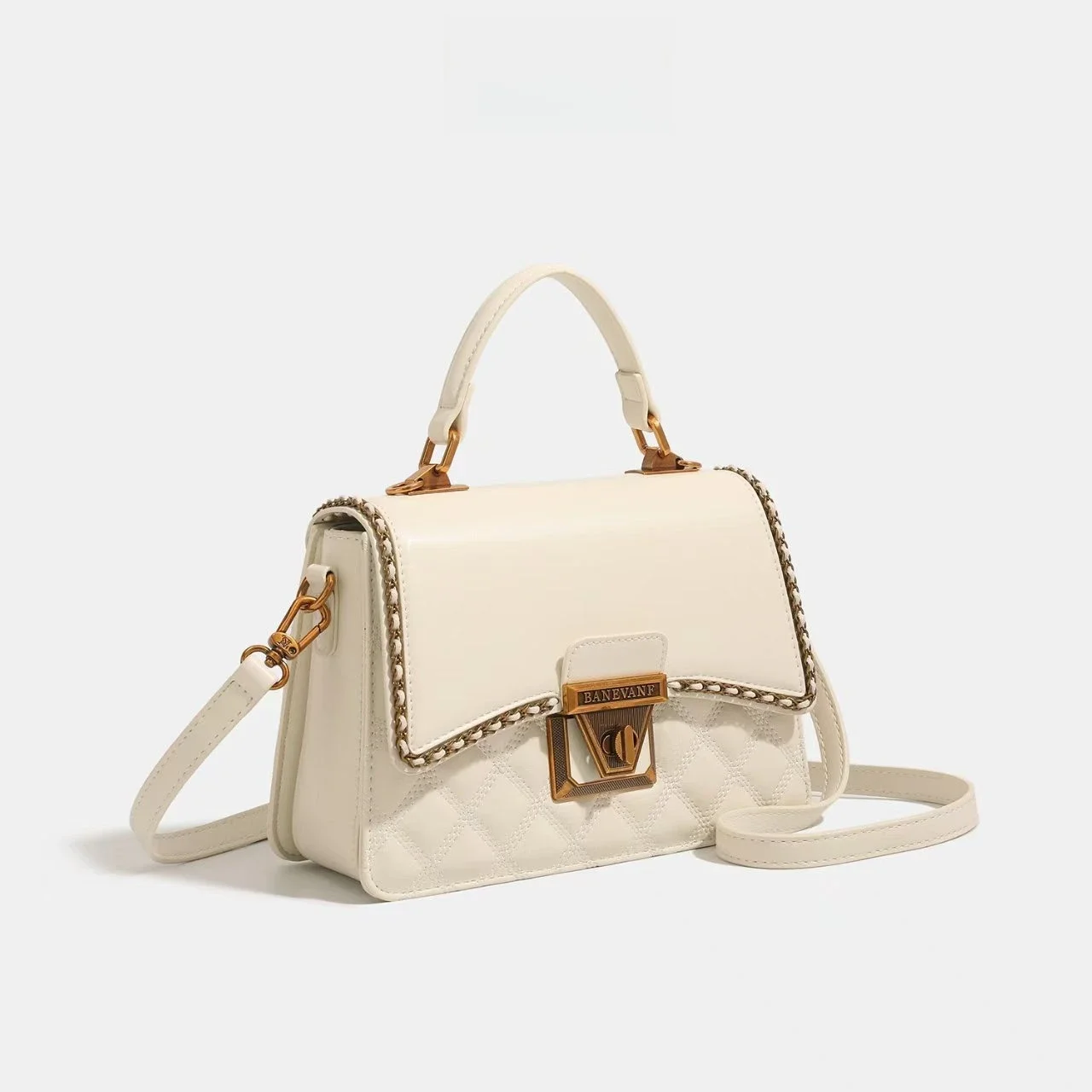 ​ กระเป๋าสะพายข้างผู้หญิงแบบควิลท์ลายล็อค รุ่นใหม่ ปี 2025 สายโซ่สไตล์วินเทจ กระเป๋าสะพายไหล่เก๋ไก๋สำหรับเดินทาง ดีไซน์หรูหราและกว้างขวาง ​