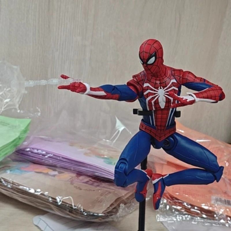 

Коллекционная фигурка Marvel Iron Spider, 18 см, издание к 10-летию, с подвижными суставами и аксессуарами, для фанатов